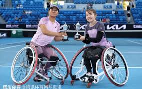 一名年轻前 一名年轻前